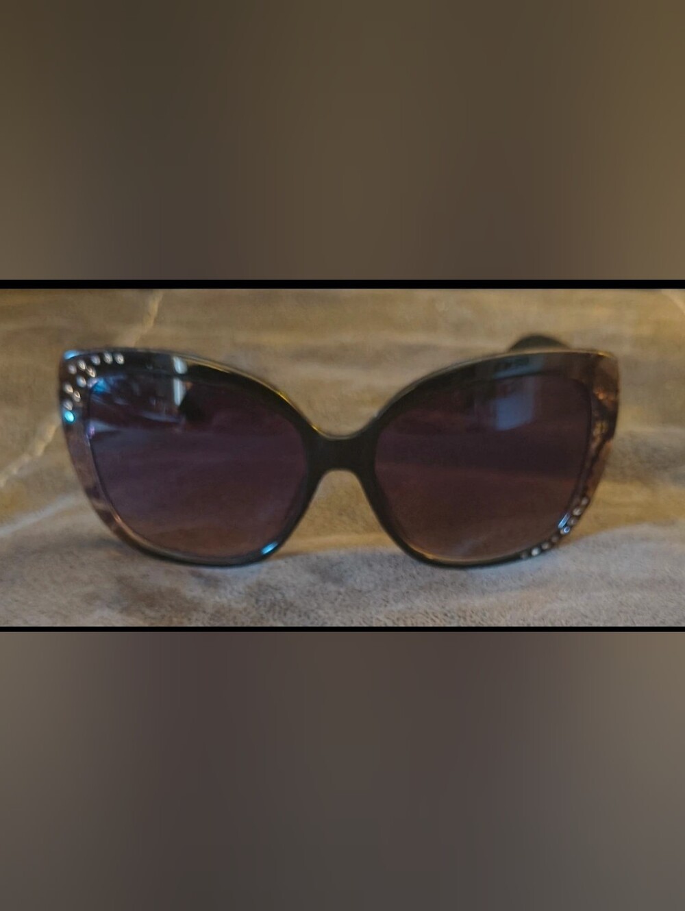 Guess Women's Brown and Tan Frame Sunglasses with Gradient Lenses